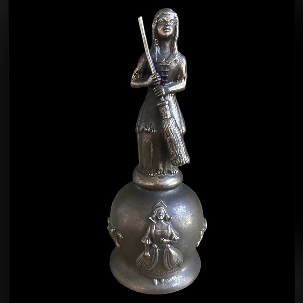 1984 Gerry Ballantyne bronze bell